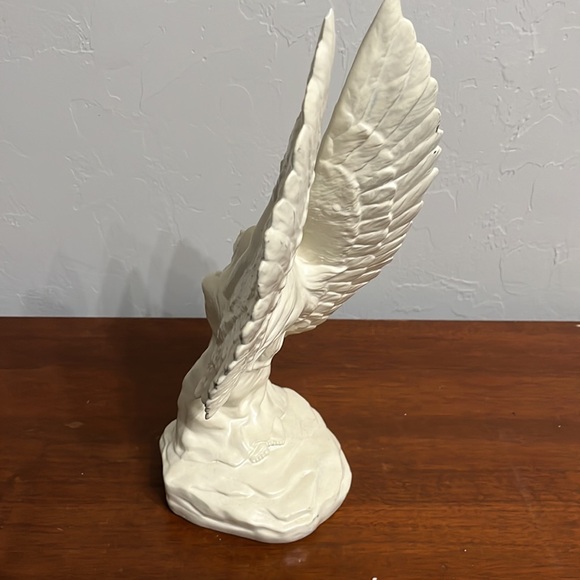 ❣️Native American First People White Ceramic Sculpture of Woman with Wings 🦅❣️ - Picture 10 of 11